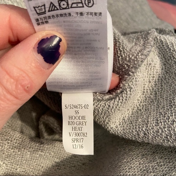 Gap women’s grey short-sleeved sweatshirt hoodie in size x-small - Picture 8 of 8